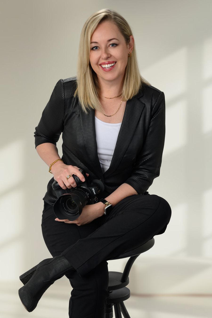 Monica Burby, corporate headshot photographer and founder of HeadshotFlow